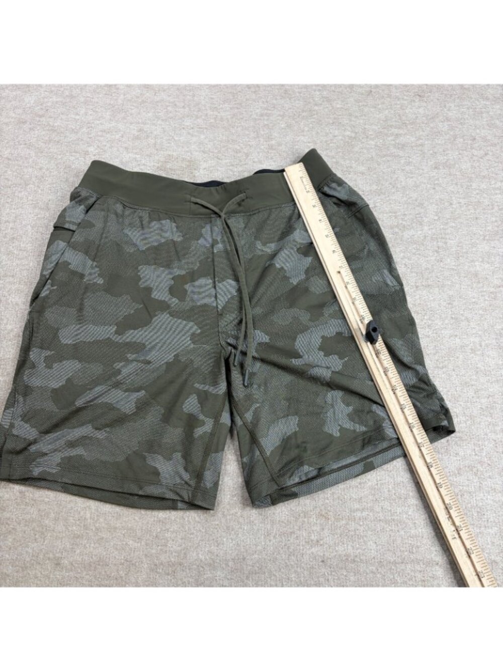 Lululemon Mens Shorts Medium Green Camo Drawstring LM7AN9S License to Train - Picture 6 of 11